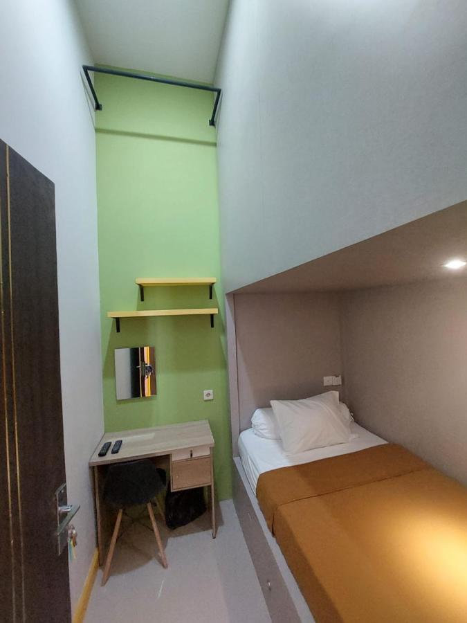 Autumn Living Hotel kapsul Surabaya